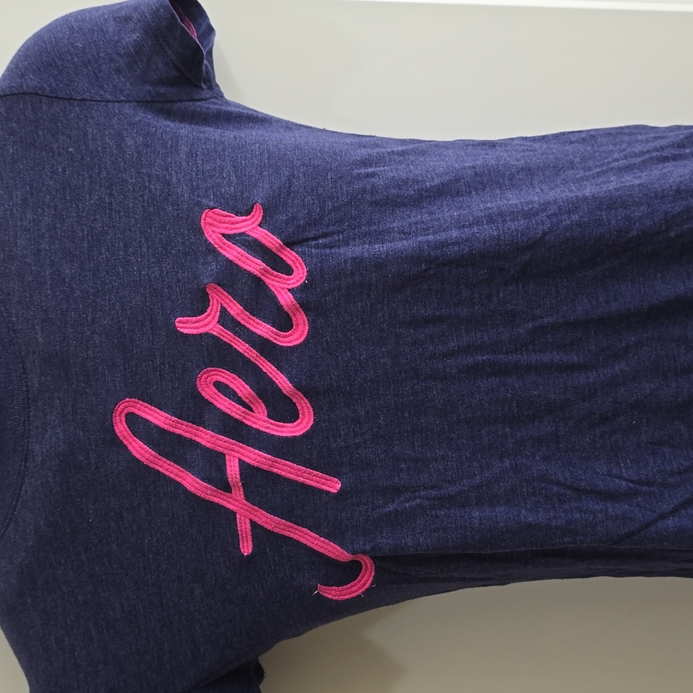 Aeropostale Navy Blue and Pink‎ T-shirt Size Medium